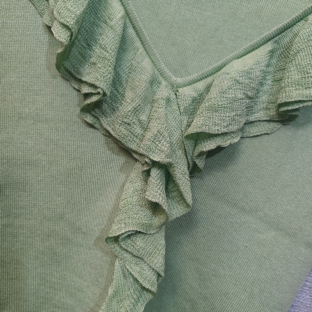 Silk Blend Green Banana‎ Republic Tank - Picture 3 of 6